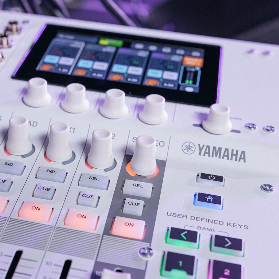 Yamaha MGX16 Digital Mixing Console - Black – official Yamaha product image 4