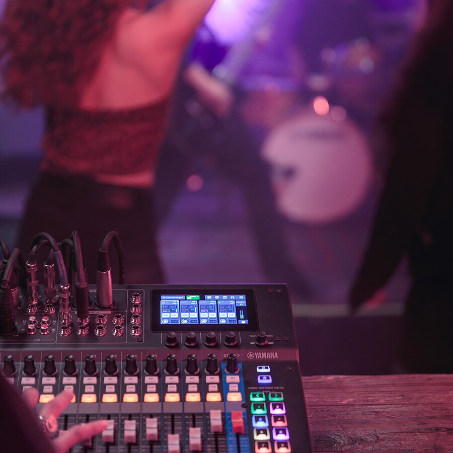 Yamaha MGX16 Digital Mixing Console - Black – official Yamaha product image 3