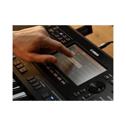 Yamaha PSR-SX720+ — touchscreen detail