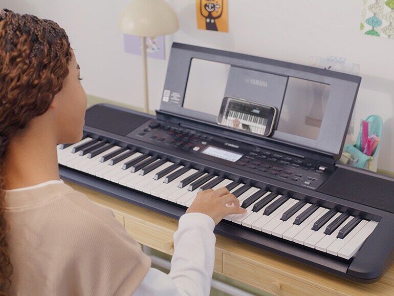 Learning with the Yamaha PSR-E383 lessons